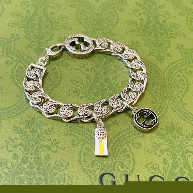 G*u*i bracelets